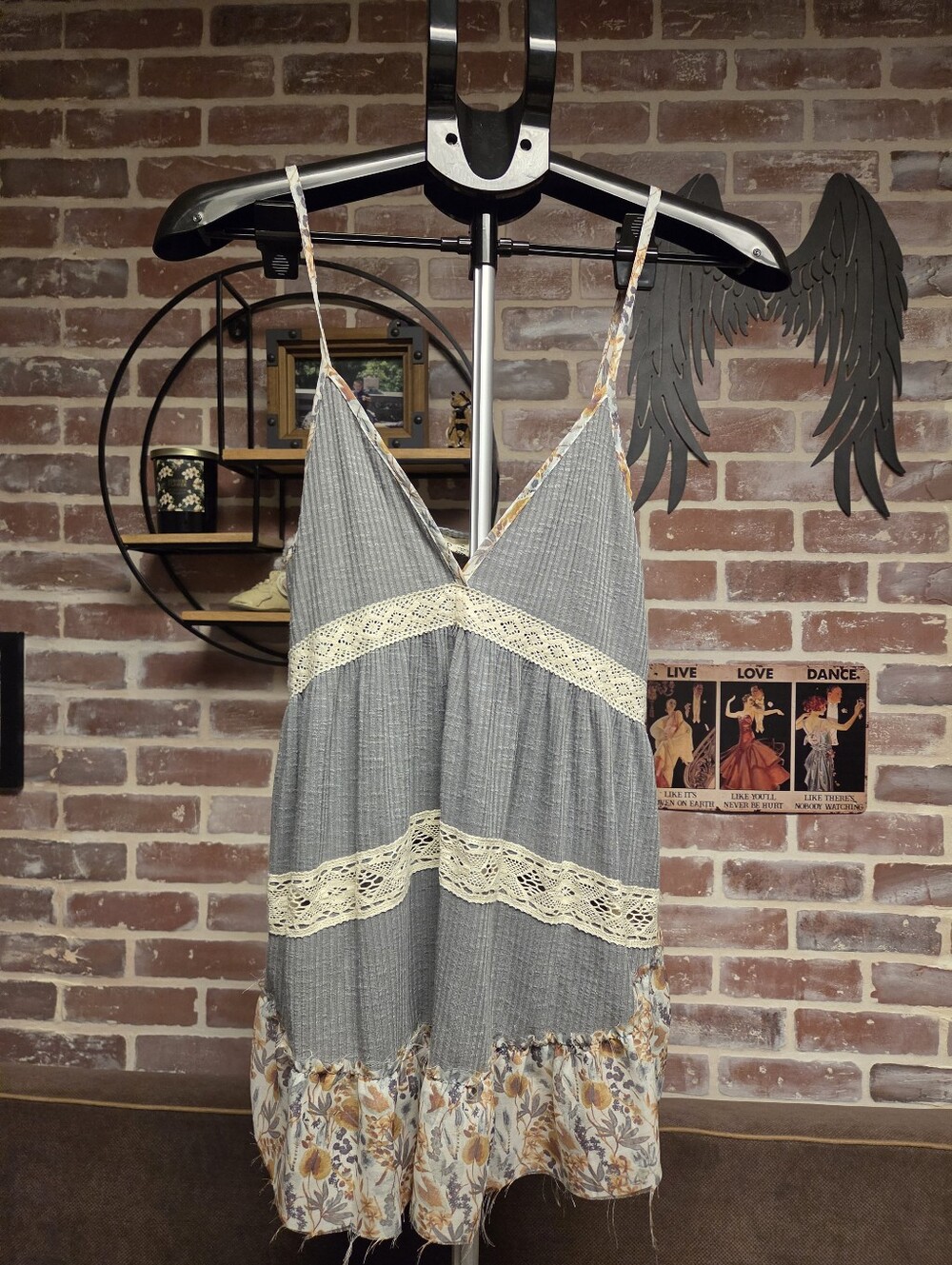 POL Gray Ribbed Lace-Trim Floral Hem Cami Tank